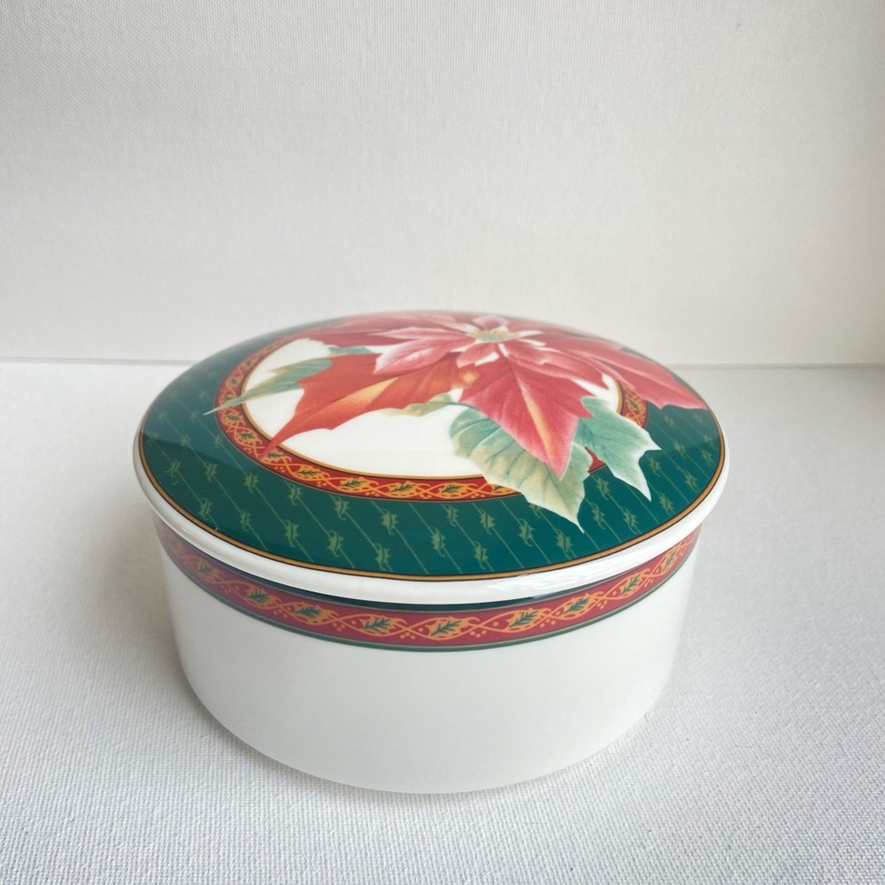 Mikasa Holiday Fleur Christmas poinsettia trinket candy dish in red and green